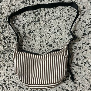 BAGGU SMALL CRESCENT BROWN STRIPE